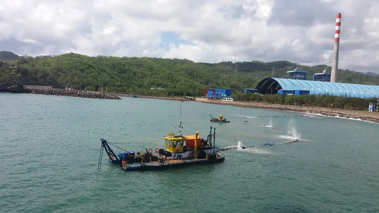 pengerukan waduk untuk memulihkan kapasitas tampung